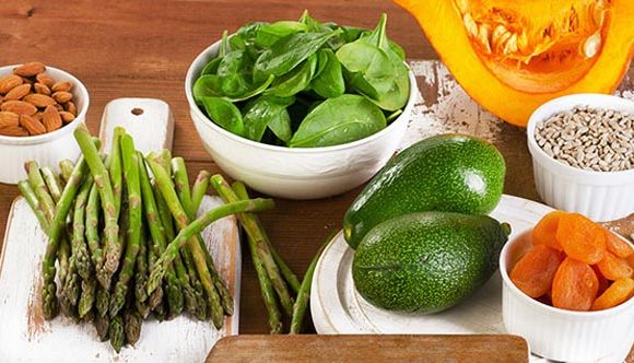 7 Ways Spinach Helps Manage Diabetes And BP