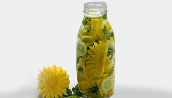 De-bloat with Pineapple Cucumber Mint Detox water