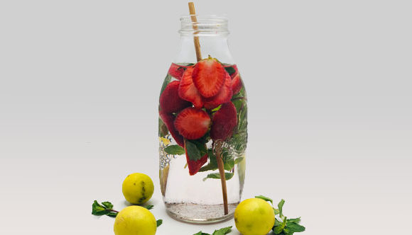 Detox water to burn belly fat – Strawberry water