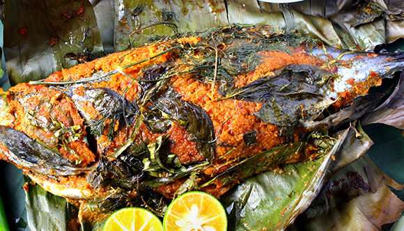 Patra Ni Macchi (Fish wrapped in Banana Leaf)